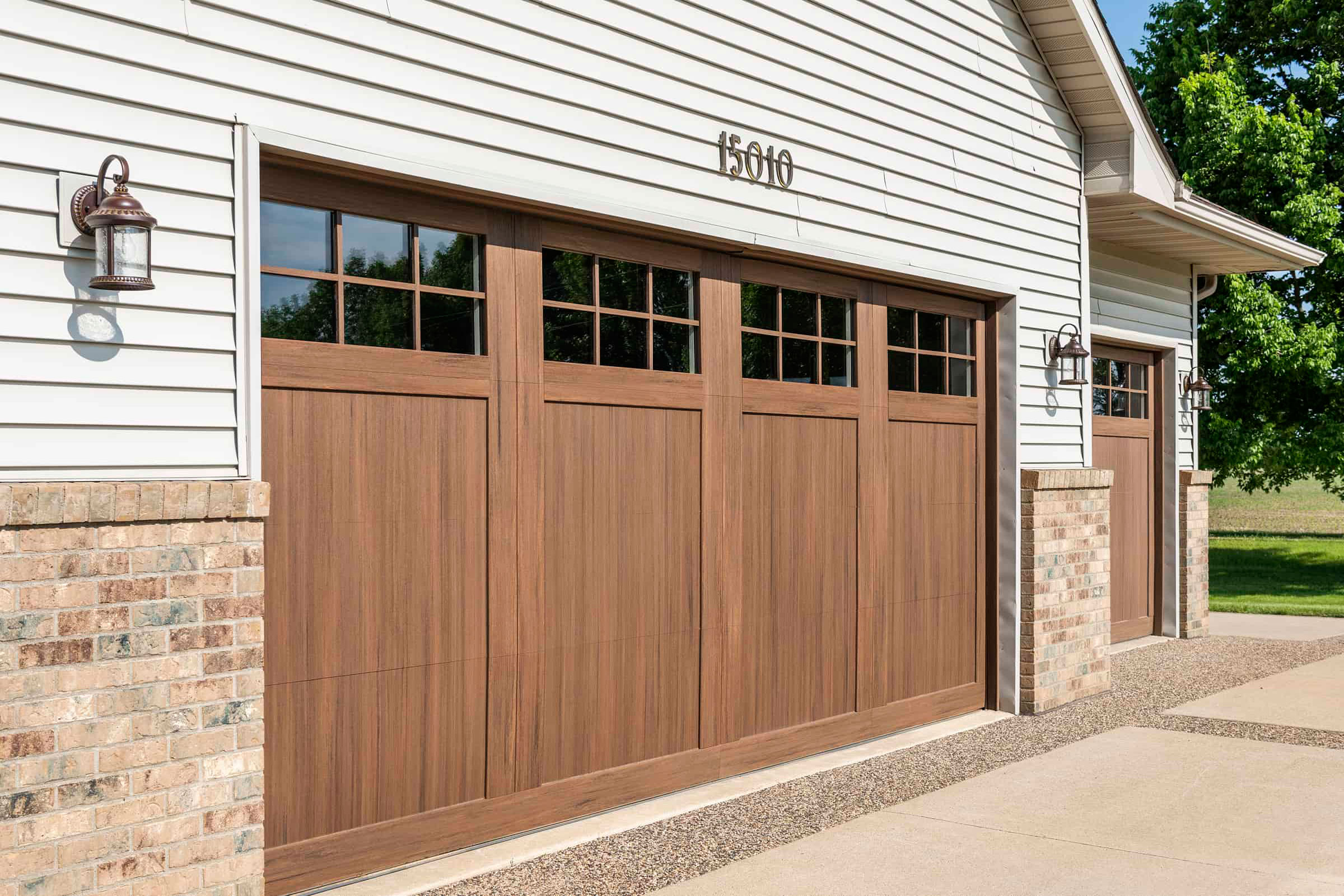 Composite-Wooden-Garage-Door-Example-03